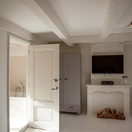 Mokum Guest house 4*