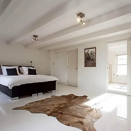Mokum Guest house 4*