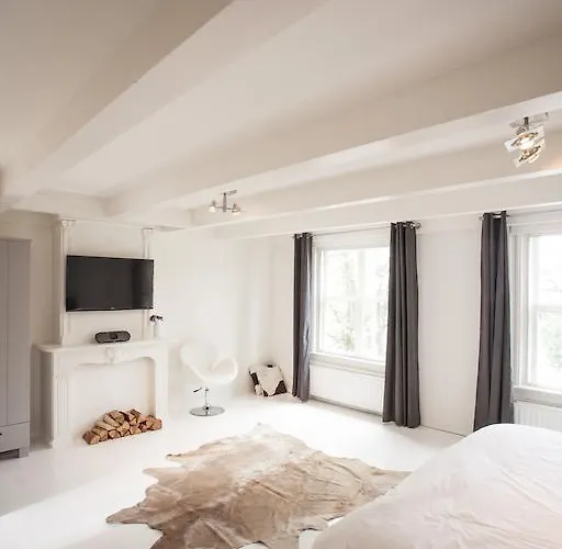 ゲストハウス モークム スイーツ 4*