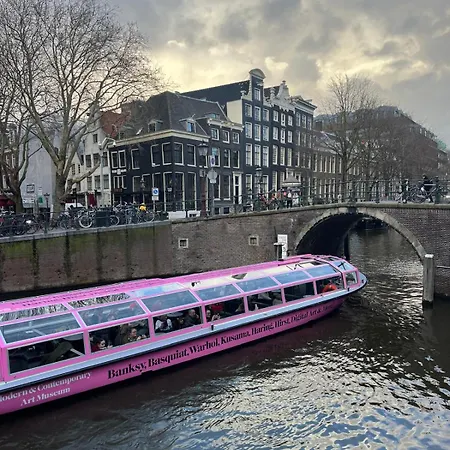 モークム スイーツ ゲストハウス